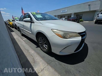 2017 Toyota Camry SE - miniatura 4