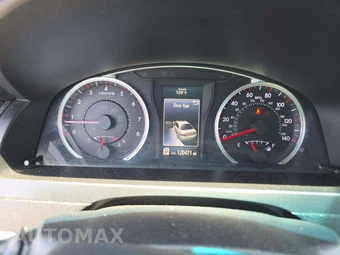 2017 Toyota Camry SE - miniatura 9