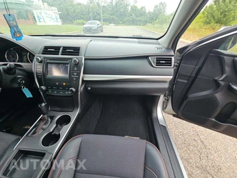 2017 Toyota Camry SE - miniatura 16