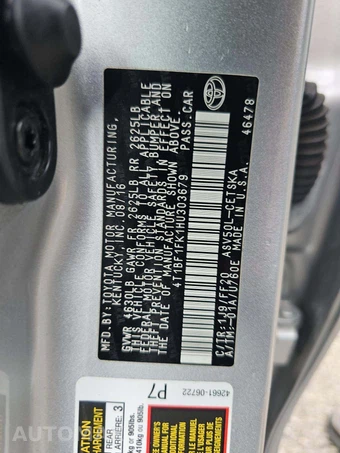 2017 Toyota Camry SE - miniatura 2