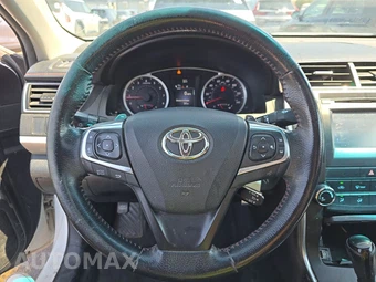2017 Toyota Camry SE – miniatura 10