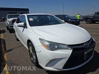 2017 Toyota Camry SE – miniatura 3
