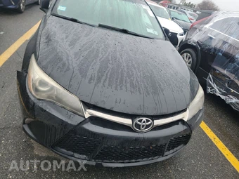 2017 Toyota Camry SE – miniatura 2