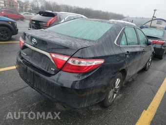 2017 Toyota Camry SE – miniatura 4