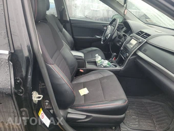 2017 Toyota Camry SE – miniatura 8