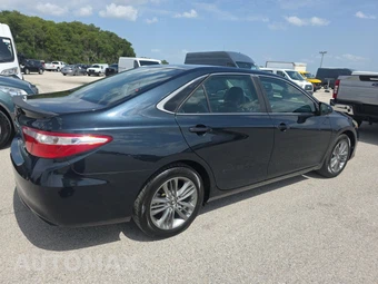 2017 Toyota Camry SE - miniatura 4