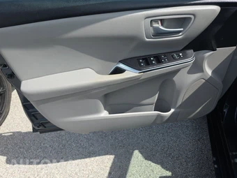 2017 Toyota Camry SE - miniatura 9