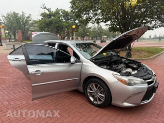 2017 Toyota Camry SE - miniatura 10