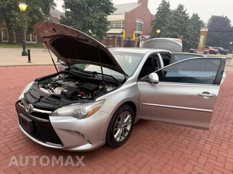 2017 Toyota Camry SE - miniatura 14