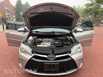 2017 Toyota Camry SE - miniatura 15