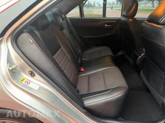 2017 Toyota Camry SE - miniatura 28