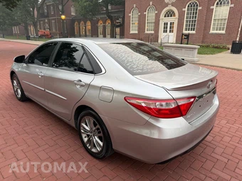 2017 Toyota Camry SE - miniatura 3