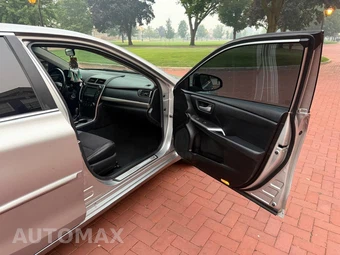 2017 Toyota Camry SE - miniatura 30