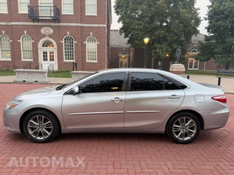 2017 Toyota Camry SE - miniatura 7