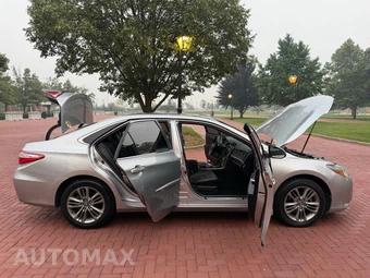 2017 Toyota Camry SE - miniatura 9