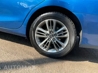 2017 Toyota Camry SE - miniatura 14