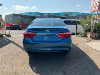 2017 Toyota Camry SE - miniatura 4