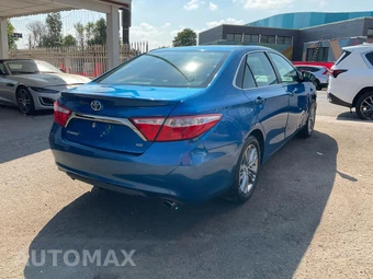 2017 Toyota Camry SE - miniatura 5