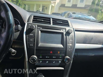 2017 Toyota Camry SE – miniatura 10