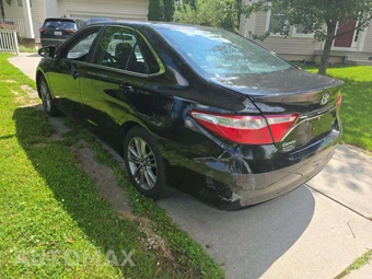 2017 Toyota Camry SE – miniatura 2