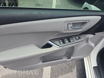 2017 Toyota Camry SE - miniatura 15