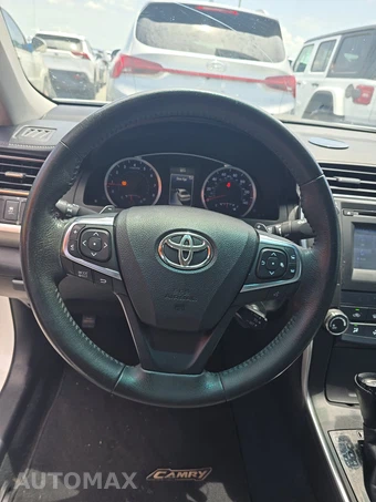 2017 Toyota Camry SE - miniatura 16