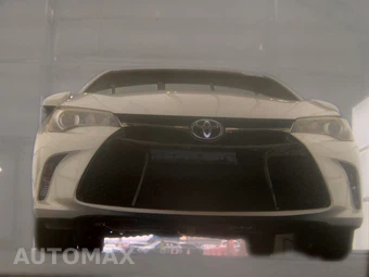 2017 Toyota Camry SE - miniatura 3
