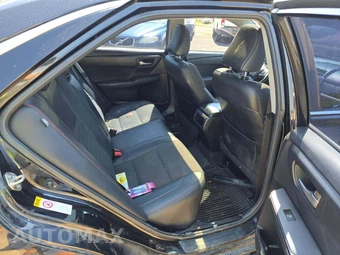 2017 Toyota Camry SE – miniatura 13