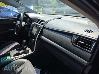 2017 Toyota Camry SE – miniatura 16
