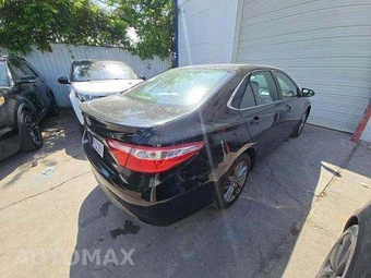 2017 Toyota Camry SE - miniatura 3