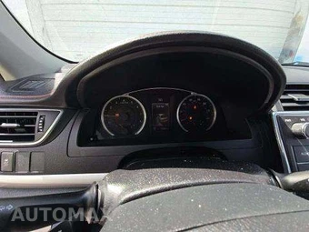 2017 Toyota Camry SE - miniatura 9