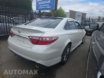 2017 Toyota Camry SE - miniatura 3