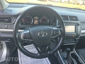 2017 Toyota Camry SE - miniatura 10