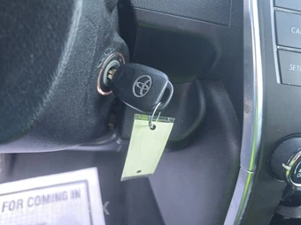 2017 Toyota Camry SE - miniatura 14
