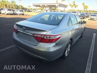 2017 Toyota Camry SE - miniatura 4