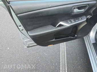 2017 Toyota Camry SE - miniatura 9