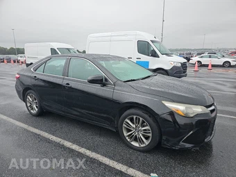 2017 Toyota Camry SE - miniatura 3