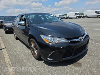 2017 Toyota Camry SE - miniatura 3