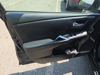 2017 Toyota Camry SE - miniatura 9