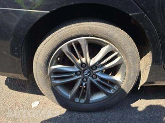 2017 Toyota Camry SE – miniatura 27