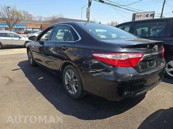 2017 Toyota Camry SE – miniatura 3