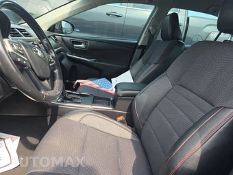 2017 Toyota Camry SE - miniatura 7
