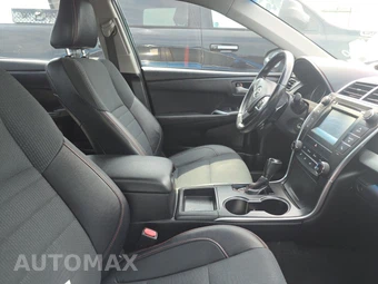 2017 Toyota Camry SE - miniatura 8