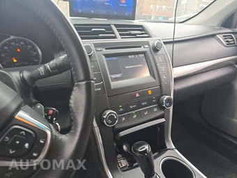 2017 Toyota Camry SE – miniatura 10