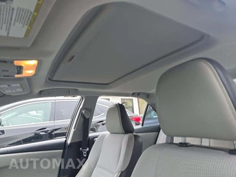 2017 Toyota Camry SE – miniatura 11