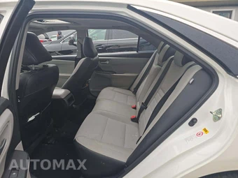 2017 Toyota Camry SE – miniatura 13