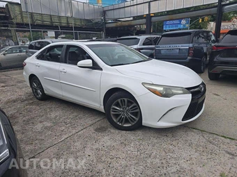 2017 Toyota Camry SE – miniatura 4
