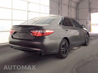 2017 Toyota Camry SE – miniatura 4