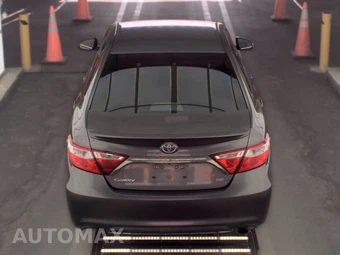 2017 Toyota Camry SE – miniatura 5