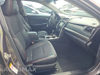 2017 Toyota Camry SE – miniatura 8